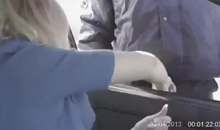ماساژور شاخی یک مشتری بالغ را روی میز ماساژ خودارضایی فيلم سكسي زير نويس فارسي می کند