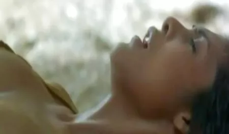 سیاه سکس دوبله فارسی دوست پسرش را خوشحال می کند.