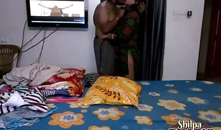دیلدو شورت های سفید سایتهای سکسی فارسی خود را از الاغ بزرگ برداشته و لعنتی را به دهان می دهد