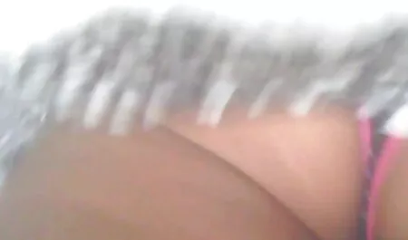 یک بلوند در خانه سکس خارجی دوبله دوش می گیرد