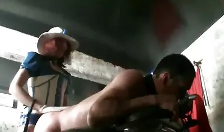 Milf با الاغ گسترده در جوراب های سیاه و سفید قرار دادن dildo بزرگ در الاغ روی تخت دانلود فیلم سوپر با زیرنویس