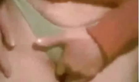 فاحشه سگسی فارسی برهنه با مشاعره بزرگ پرش از روی دلفو جلوی وب کم می رود