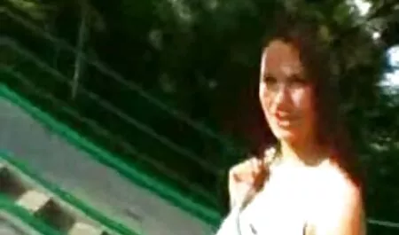 دو لزبین ، زن بلوند و شیطانی روی مبل كليپ سكسي فارسي که بوسه های لیسیدن را می بوسید