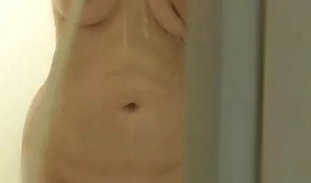 فک های یک ورزشکار روی مادر آزمایش شده سکس سوپر فارسی در ورزشگاه