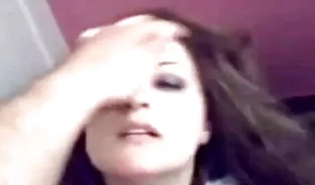 آسیایی در جوراب شلواری فیلم سکسی فارسی زبان از blowjob روی هاهالا روی مبل می دهد