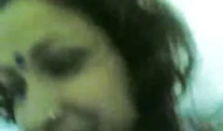 زامبی به معشوقش دانلود فیلم سکسی معلم خصوصی نگاه می کند.