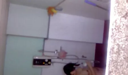 ورزشکار نازک قبل از رابطه جنسی بر روی یک تشک ژیمناستیک به عضله می دانلودفيلم سينمايي سكسي دهد