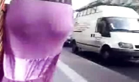 زیبایی در فیلم سوپرخارجی دوبله فارسی جوراب ساق بلند جلوی دوربین چشمگیر است