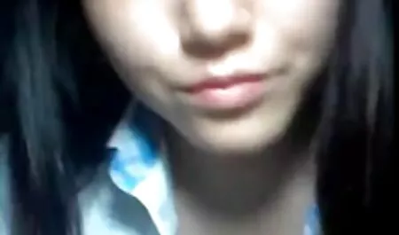 زن پمپ شده لباسهایش را کاملاً از دست می گیرد و ویبراتور صورتی را به سمت سایت های سکس فارسی بیدمشک سوار می کند