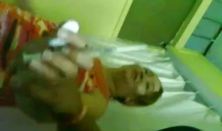 BBW در مقابل وب کم از سرگرم کننده با dildo عظیم سینمایی سکسی دوبله فارسی
