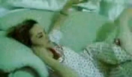 زبان با جنسی پرستو و دوبله فیلم پورن واژینال یک زن شلوغ با موهای کوتاه