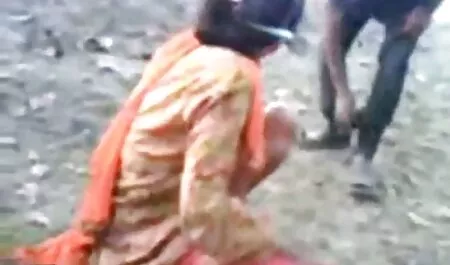 یک مرد کون را لیس فیلم پورن زبان فارسی می زند و با یک لاتین شلوغ با نوک سینه های کوچک روی صندلی عرشه رابطه جنسی برقرار می کند