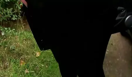 بوست لاتینا در جوراب ساق فیلم سوپر با دوبله بلند جوراب آبی را برداشته و با انگشت خودارضایی می کند